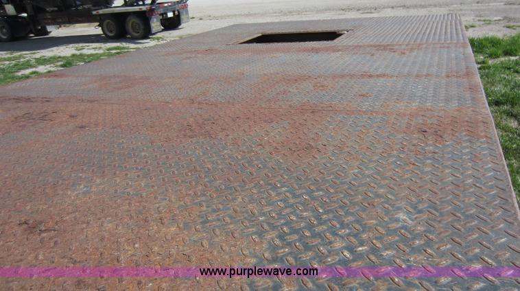 image for item C5339 1991 International 4700 flatbed truck