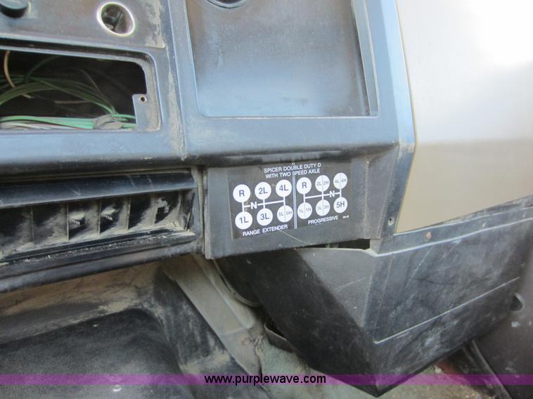 image for item C5339 1991 International 4700 flatbed truck