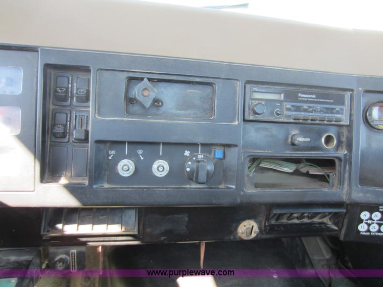 image for item C5339 1991 International 4700 flatbed truck