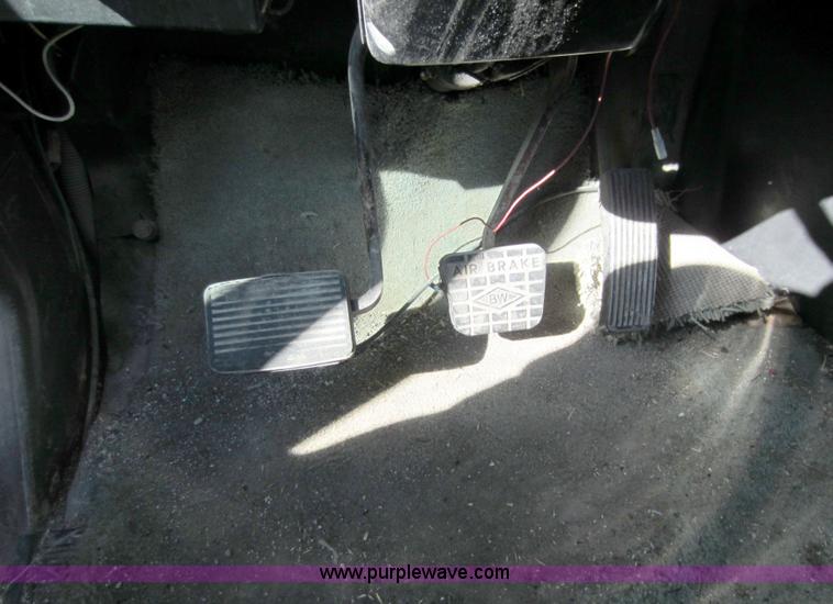 image for item C5339 1991 International 4700 flatbed truck