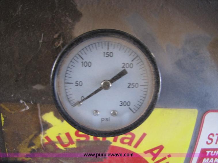 image for item C9644 2004 IAT air compressor