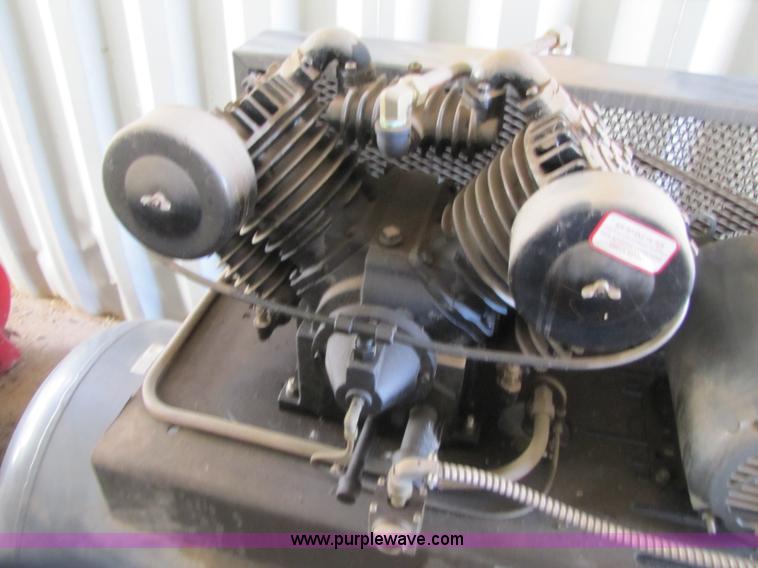 image for item C9644 2004 IAT air compressor