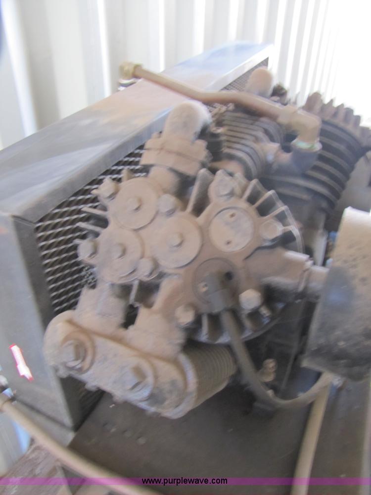 image for item C9644 2004 IAT air compressor