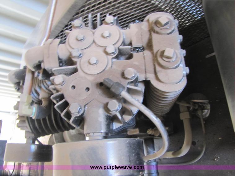 image for item C9644 2004 IAT air compressor
