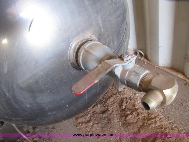 image for item C9644 2004 IAT air compressor