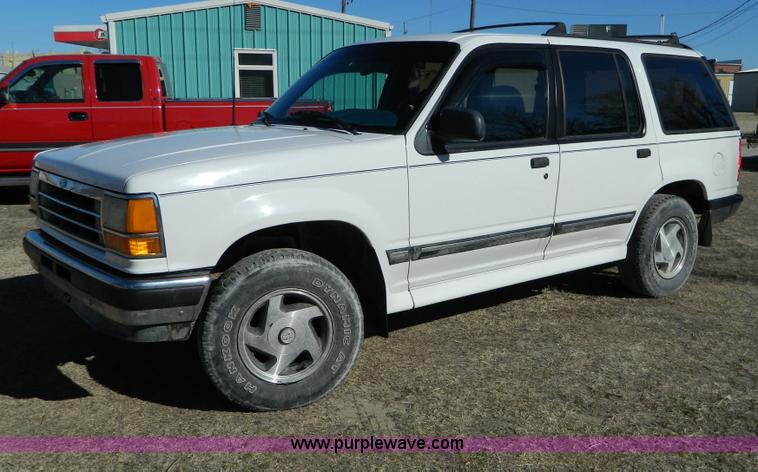image for item D8869 1994 Ford Explorer XLT SUV