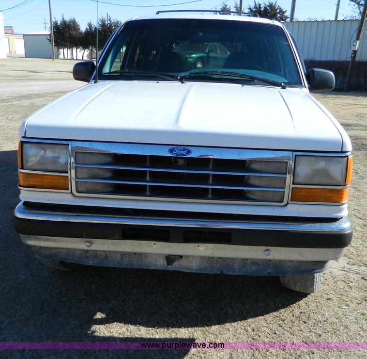 image for item D8869 1994 Ford Explorer XLT SUV