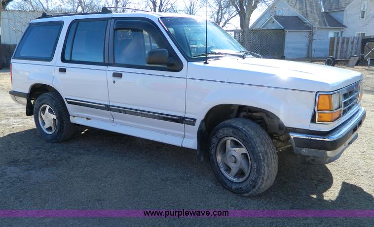 image for item D8869 1994 Ford Explorer XLT SUV