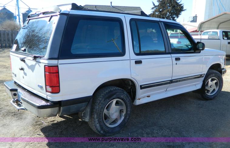 image for item D8869 1994 Ford Explorer XLT SUV