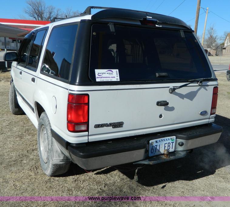 image for item D8869 1994 Ford Explorer XLT SUV