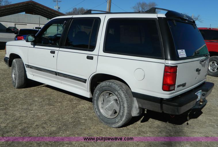 image for item D8869 1994 Ford Explorer XLT SUV