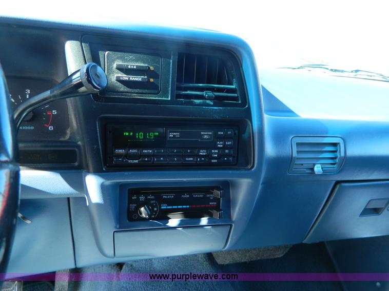 image for item D8869 1994 Ford Explorer XLT SUV