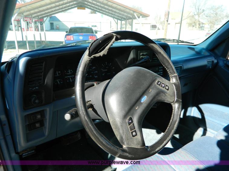 image for item D8869 1994 Ford Explorer XLT SUV