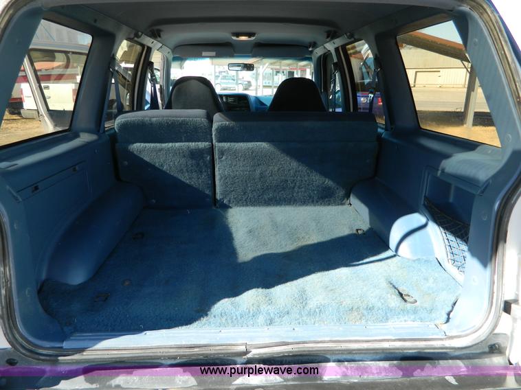 image for item D8869 1994 Ford Explorer XLT SUV