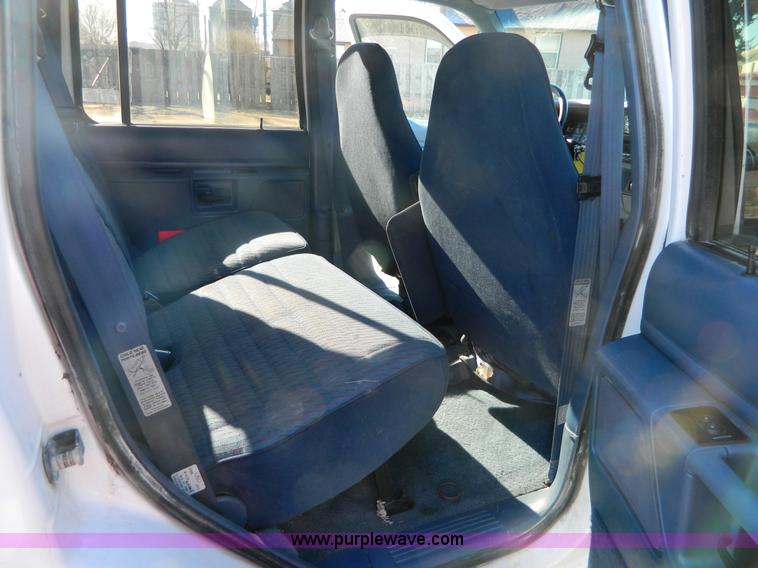 image for item D8869 1994 Ford Explorer XLT SUV