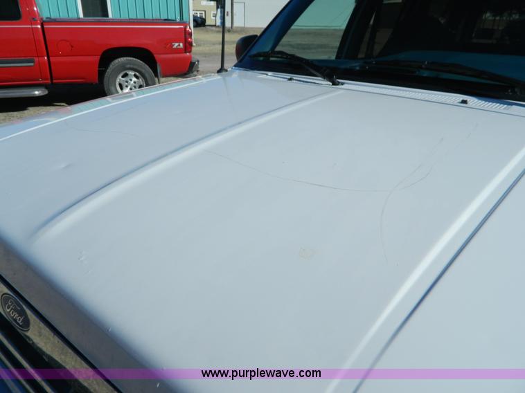 image for item D8869 1994 Ford Explorer XLT SUV