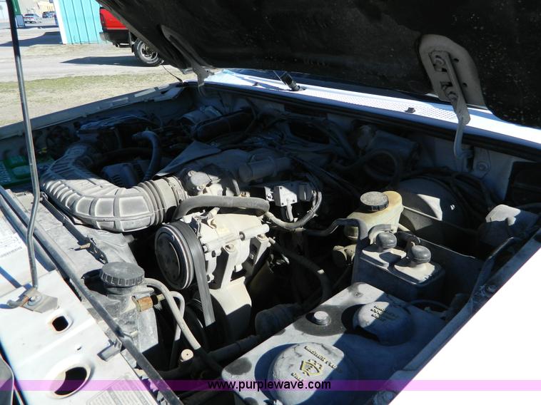 image for item D8869 1994 Ford Explorer XLT SUV