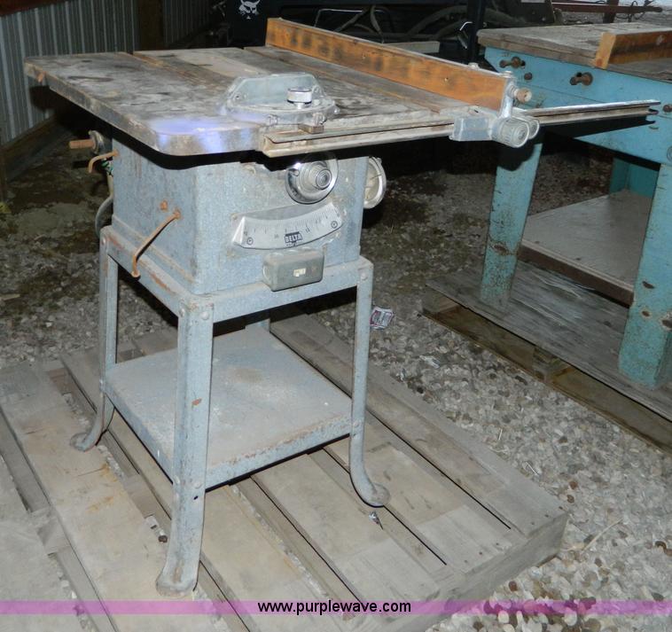image for item E9413 Delta 8" table saw