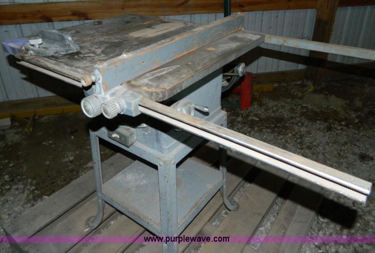 image for item E9413 Delta 8" table saw