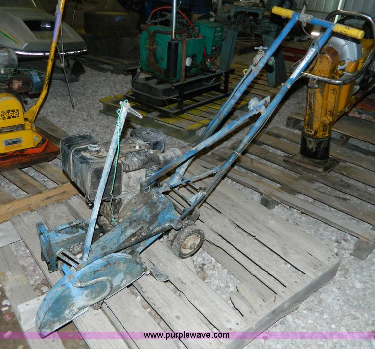 image for item E9416 Gas powered concrete saw