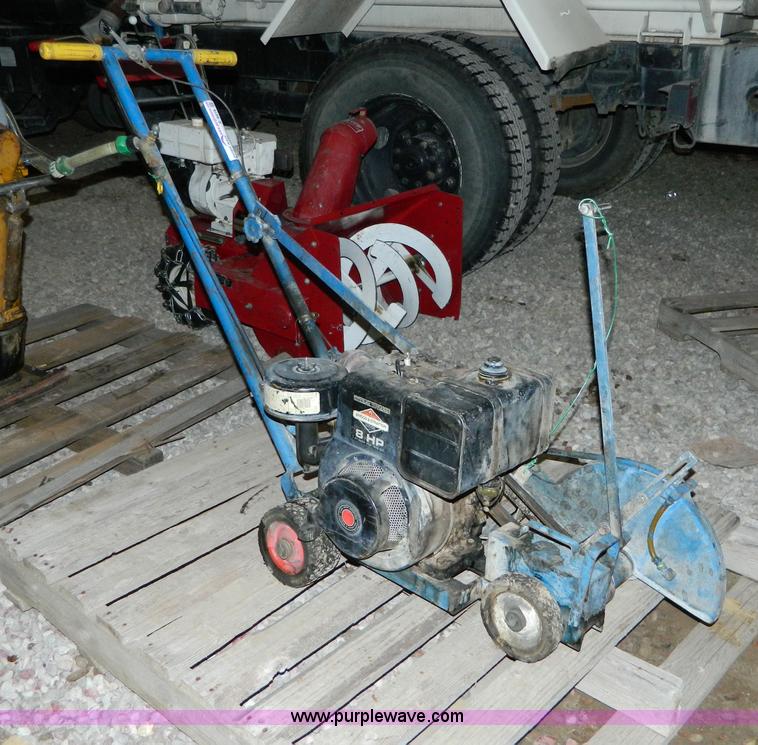 image for item E9416 Gas powered concrete saw