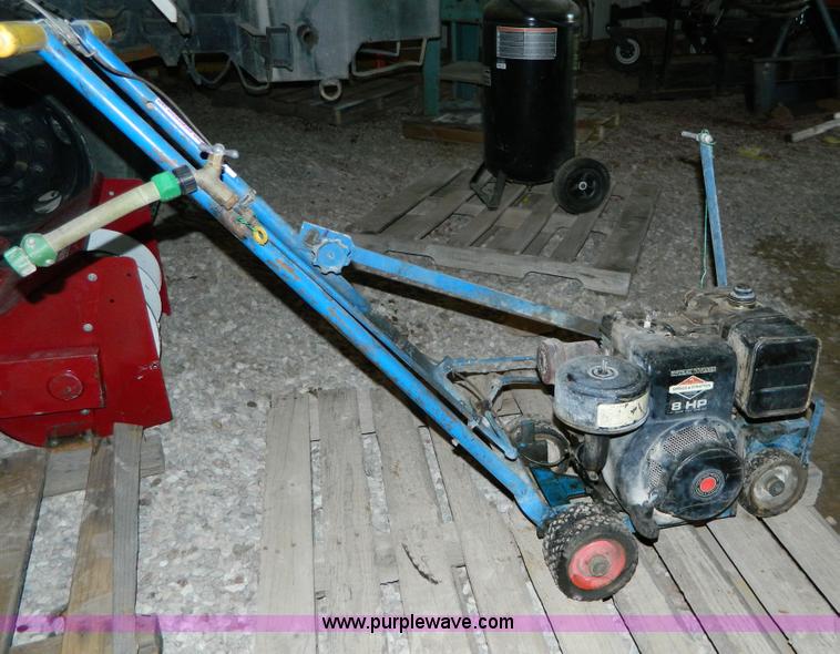 image for item E9416 Gas powered concrete saw