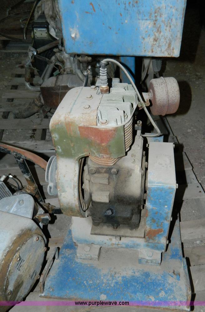 image for item E9425 Gas powered packers