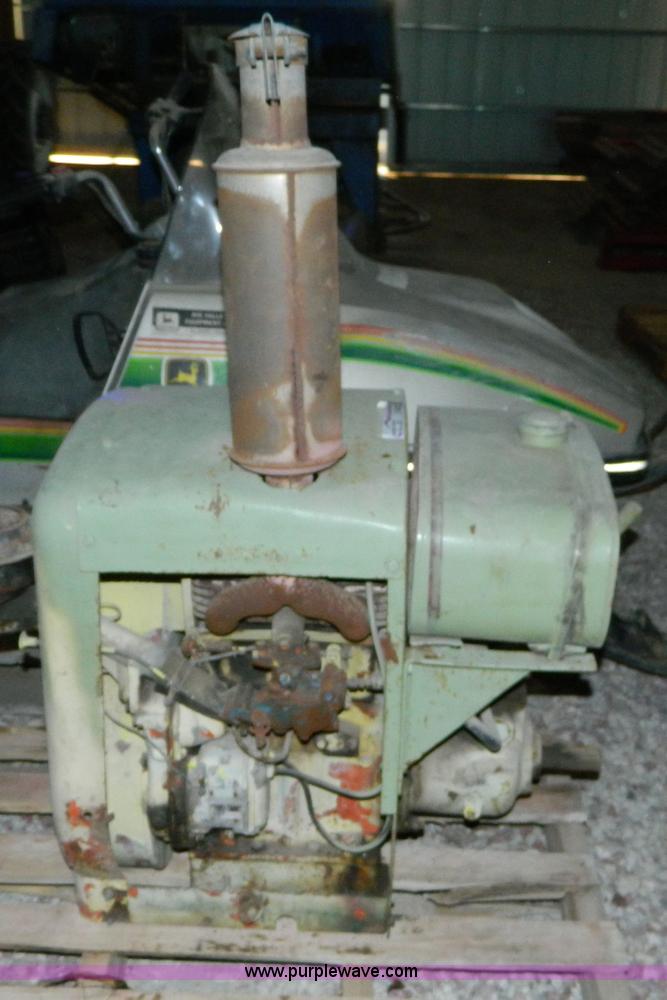 image for item E9433 Wisconsin gas engine