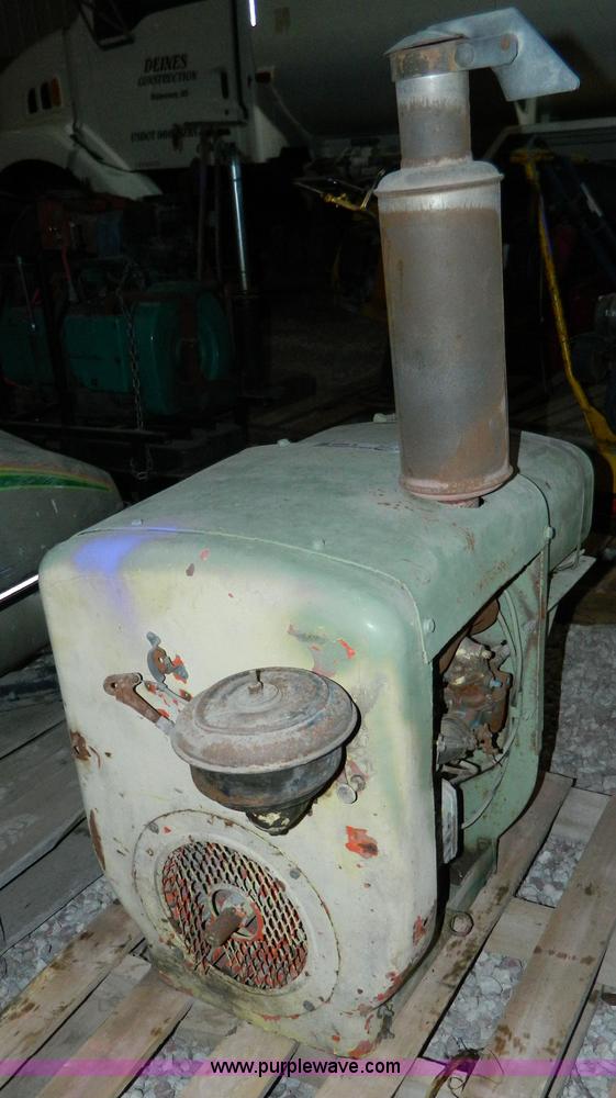 image for item E9433 Wisconsin gas engine