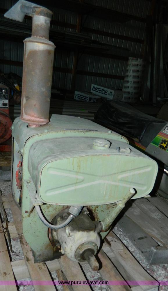 image for item E9433 Wisconsin gas engine