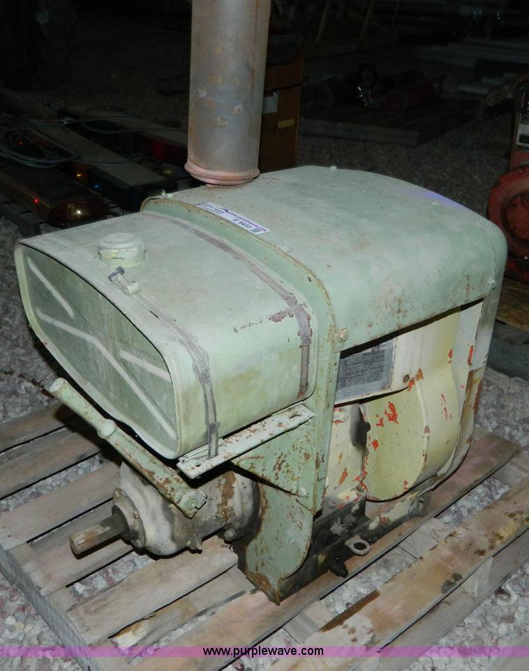 image for item E9433 Wisconsin gas engine