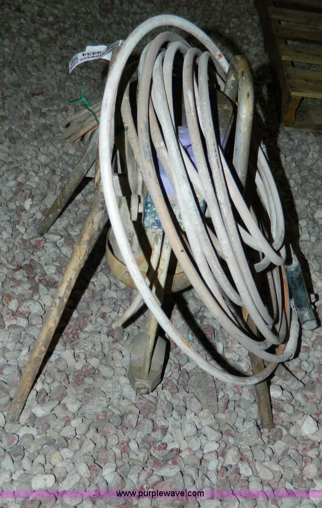 image for item E9434 Airless paint sprayer