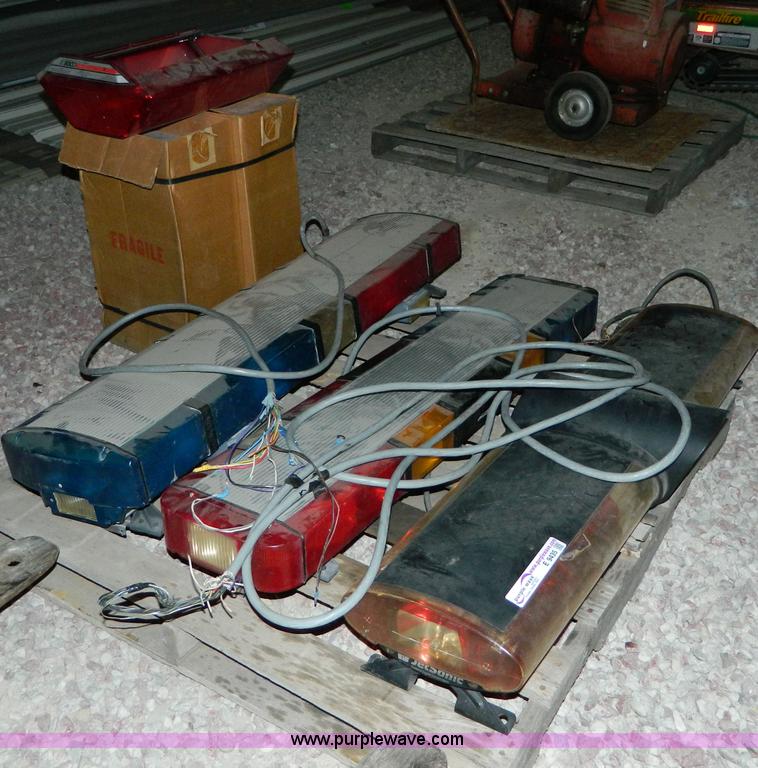 image for item E9435 Assorted emergency light bars