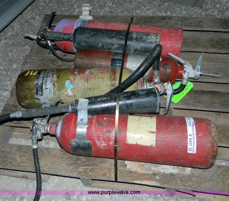 image for item E9437 Assorted fire extinguishers