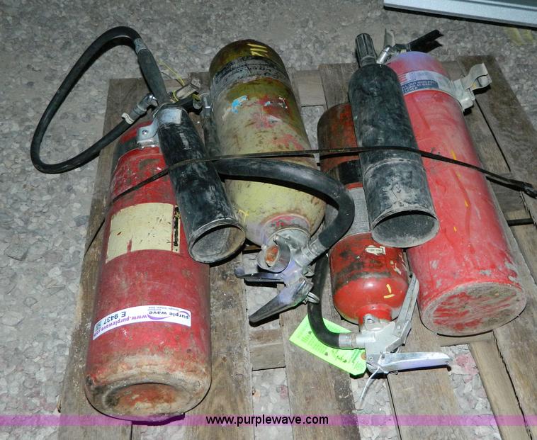 image for item E9437 Assorted fire extinguishers