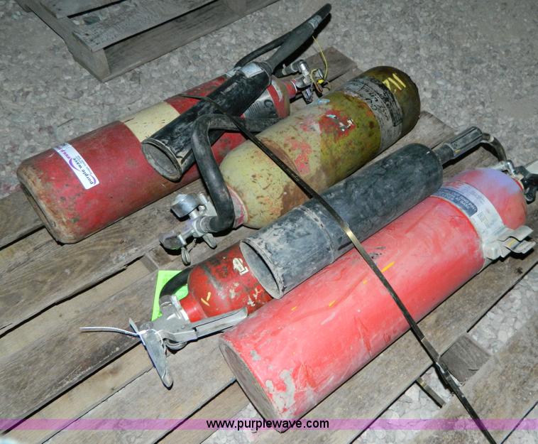 image for item E9437 Assorted fire extinguishers