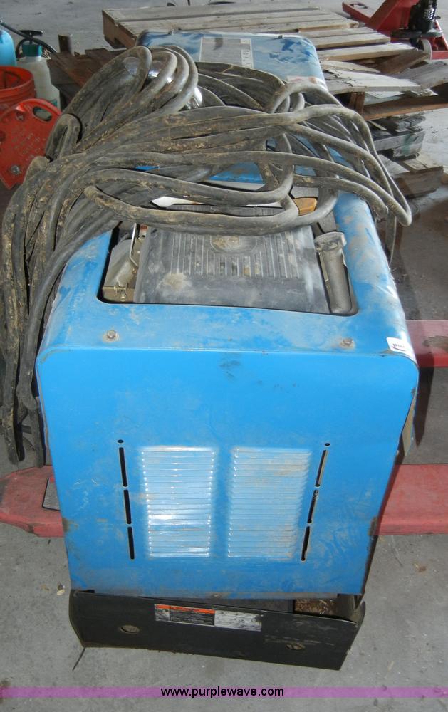 image for item H9624 Miller Bobcat 250NT welder/generator
