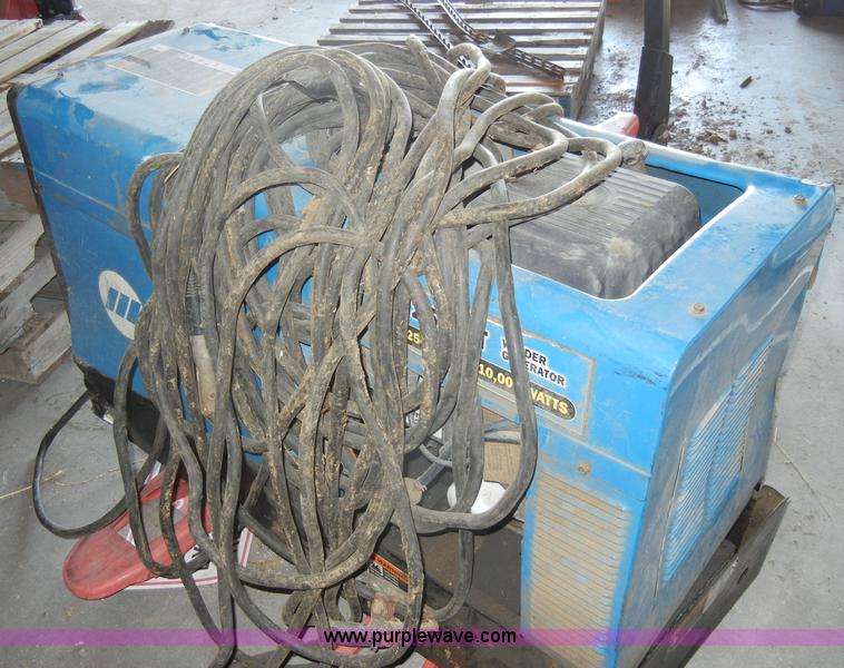 image for item H9624 Miller Bobcat 250NT welder/generator