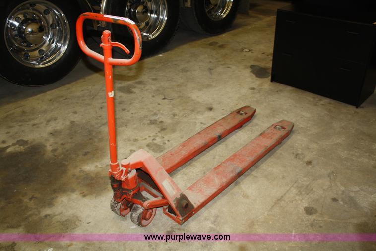 image for item H9715 Pallet jack