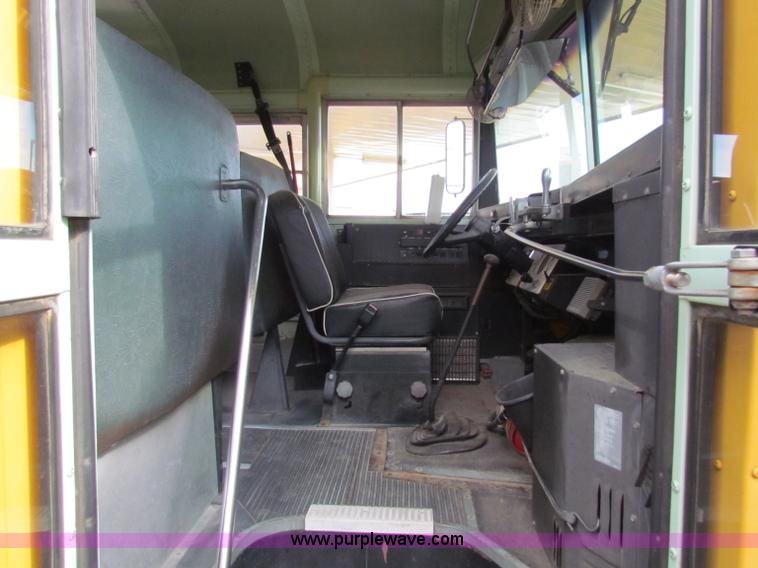 image for item I9671 1990 Ford B700 school bus