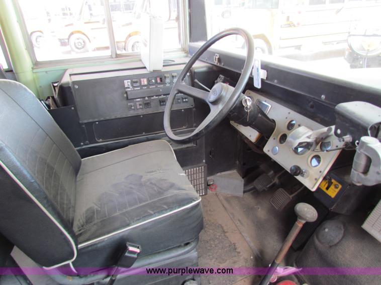 image for item I9671 1990 Ford B700 school bus