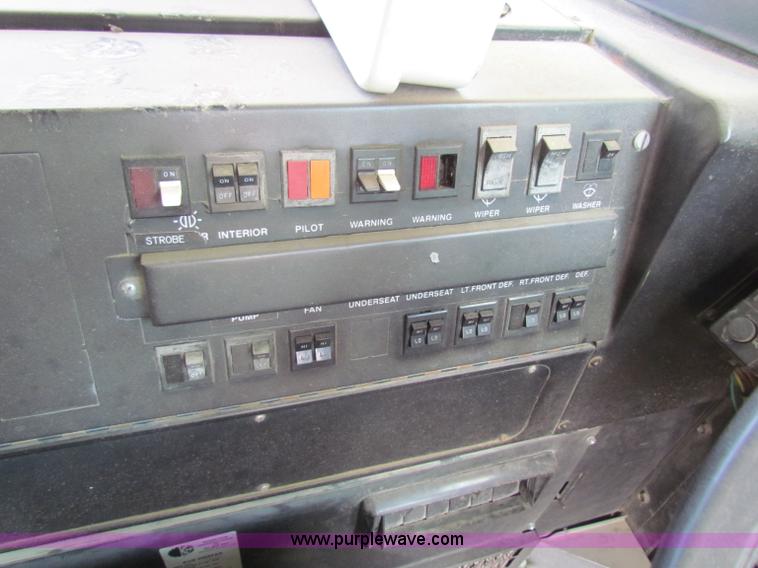 image for item I9671 1990 Ford B700 school bus