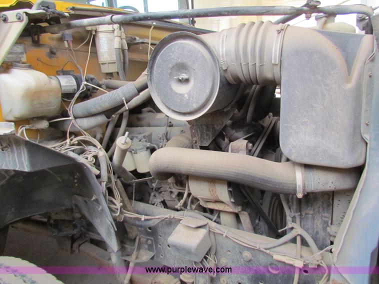 image for item I9671 1990 Ford B700 school bus