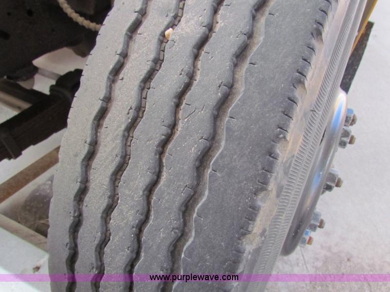 image for item I9671 1990 Ford B700 school bus