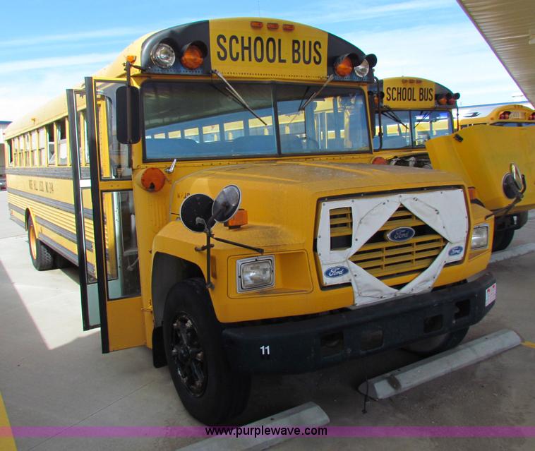image for item I9672 1989 Ford B700 school bus