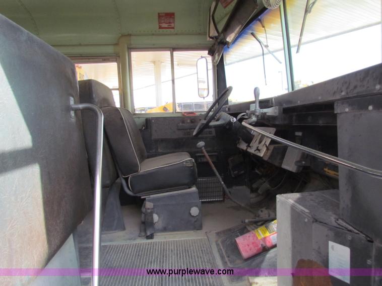 image for item I9672 1989 Ford B700 school bus