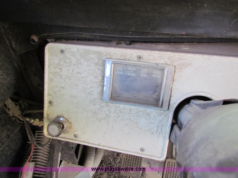 image for item I9672 1989 Ford B700 school bus