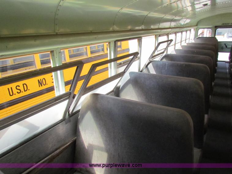 image for item I9672 1989 Ford B700 school bus