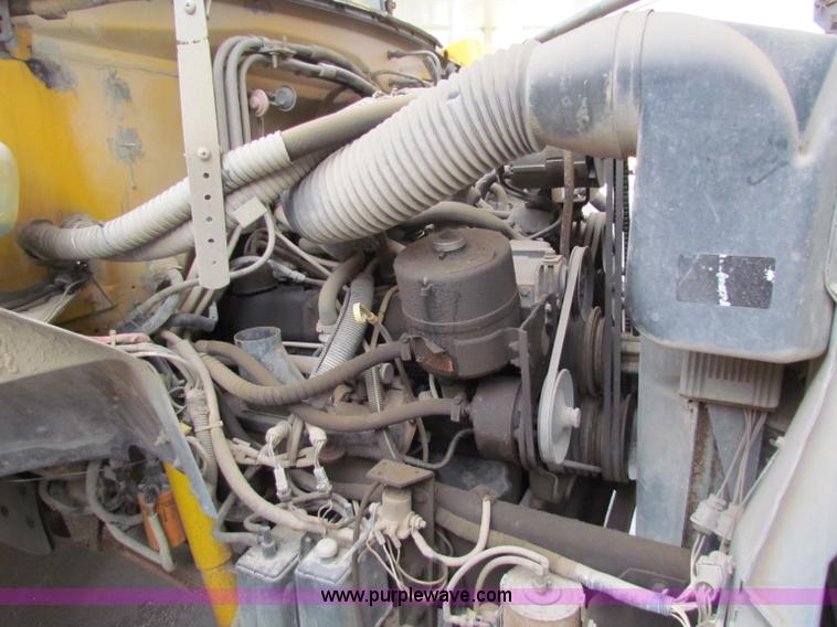 image for item I9672 1989 Ford B700 school bus