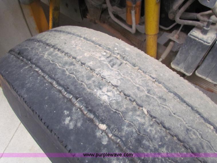 image for item I9672 1989 Ford B700 school bus